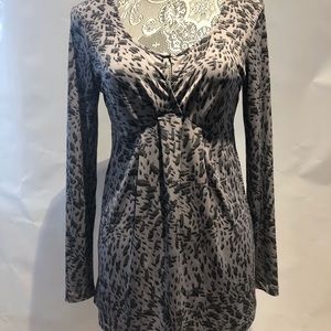 Daisy Fuentes Light weight long sleeve top